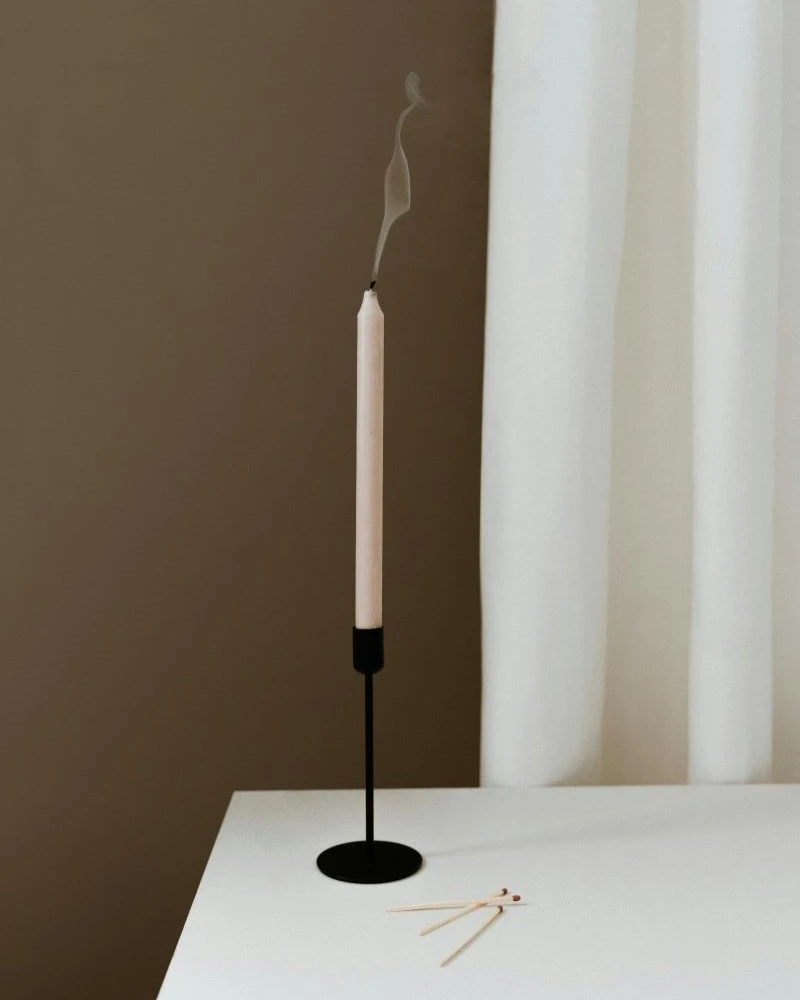 ljusstake i svart gjutjärn