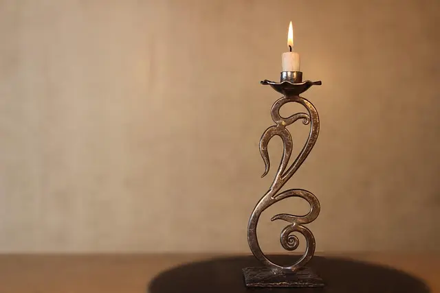 Handsmiden ljusstake, modell högre. Snirlik form