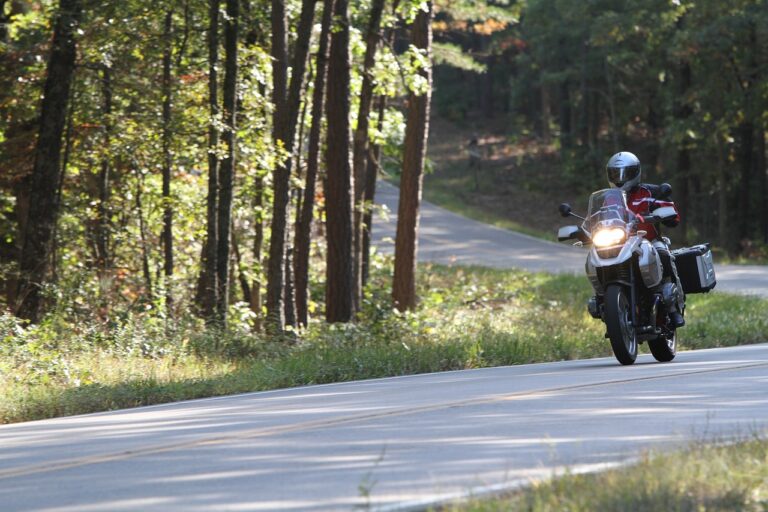 motorcycle-g35079e46e_1280
